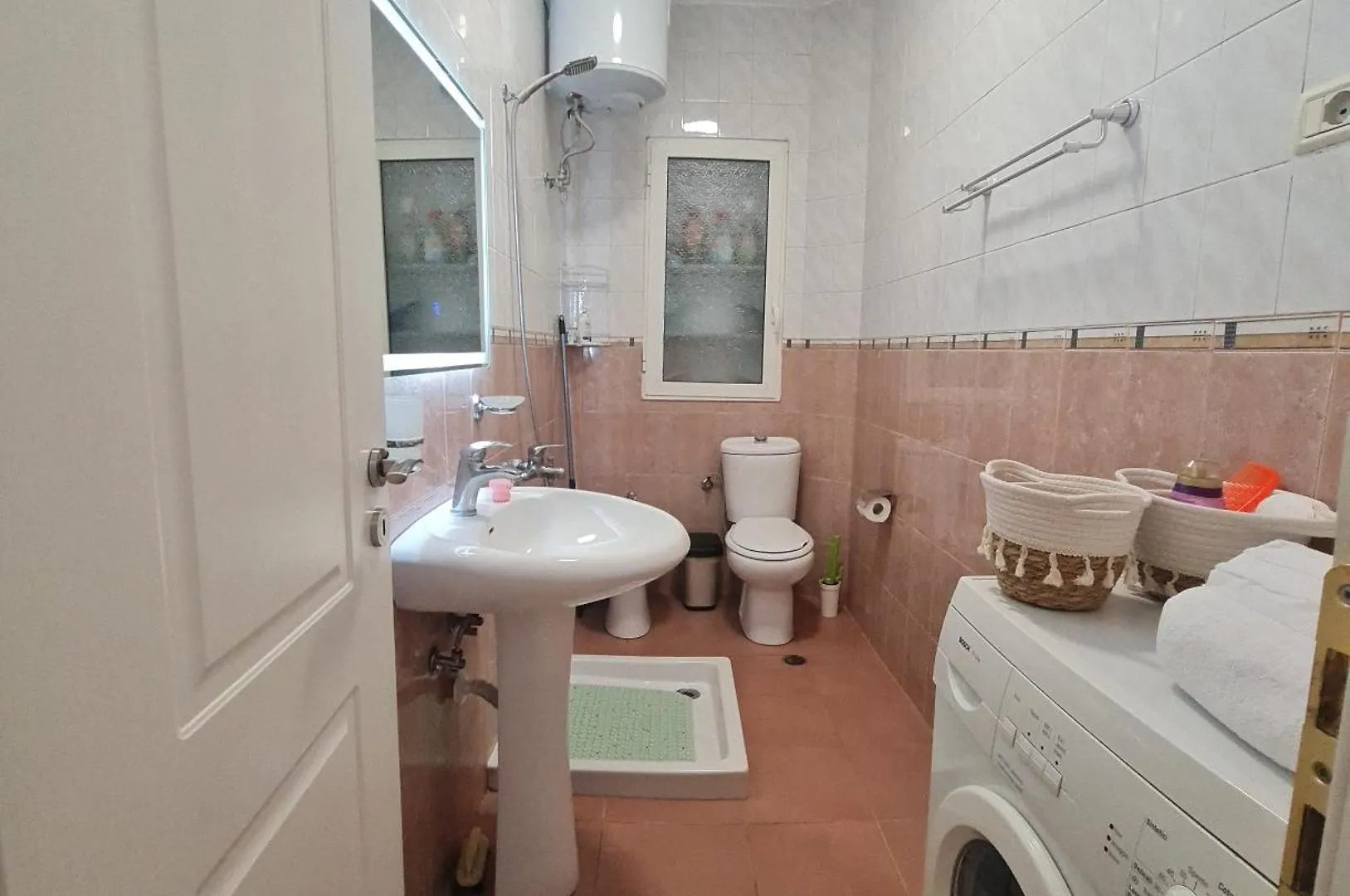 Zaimeen Apartments In Bllok Area Tirana